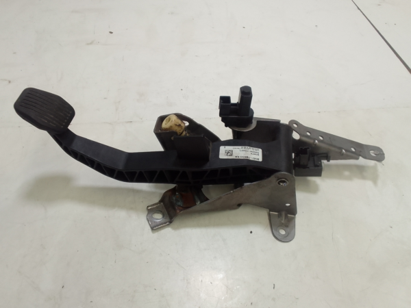 PEDAL DEL CLUTCH